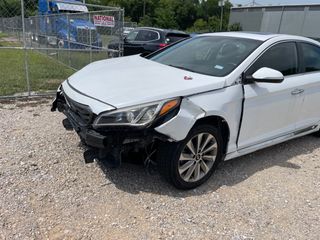 2017 Hyundai Sonata Sport - Primary Damage Right Image